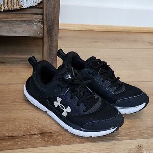Under armour Sneakers, Girls 5.5